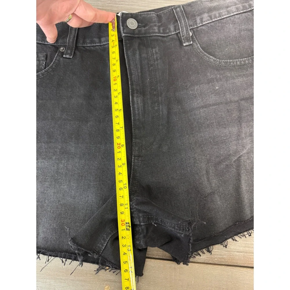 ASOS DESIGN Tall High Rise Denim Shorts Washed Black Raw Hem Size US 8‎